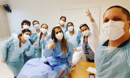 <strong>What does an actress do in a healthcare context?</strong>