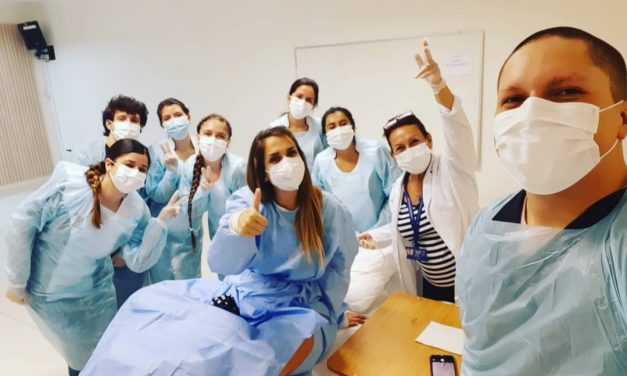 <strong>What does an actress do in a healthcare context?</strong>