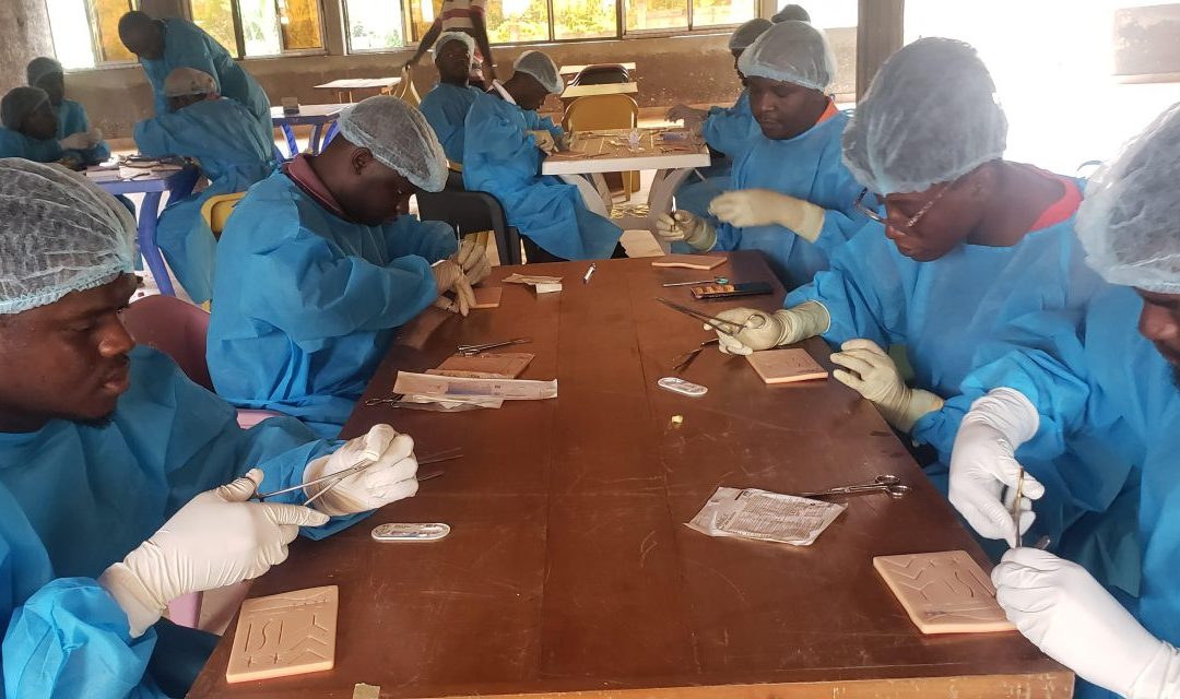 Mai la prima volta su un paziente vero: Dal Centro di simulazione Masso Pierre in Camerun
